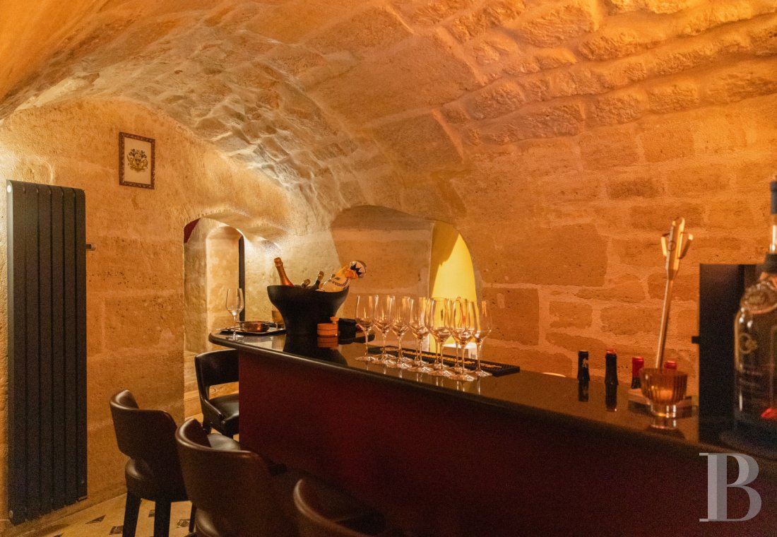 À Paris, dans le Quartier latin,  un ensemble de caves dans un immeuble du 17e siècle aménagées en lieu de réception - photo  n°13